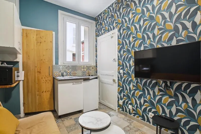 548 Dulac - Superbe A Daire Paris